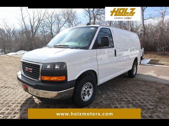 2021 GMC Savana Base