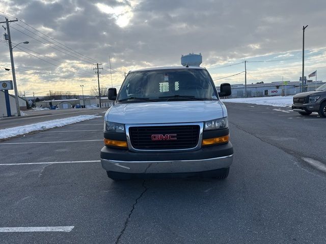 2021 GMC Savana Base