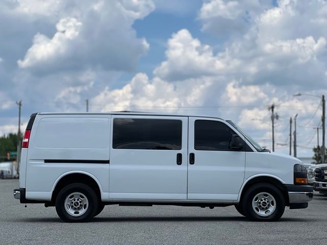 2021 GMC Savana Base