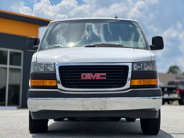 2021 GMC Savana Base