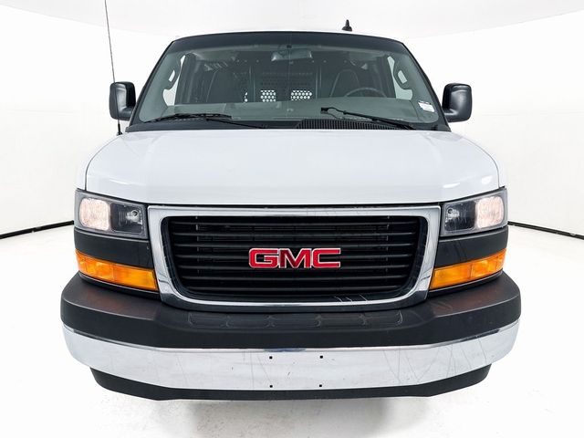 2021 GMC Savana Base