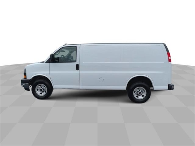 2021 GMC Savana Base