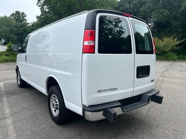 2021 GMC Savana Base