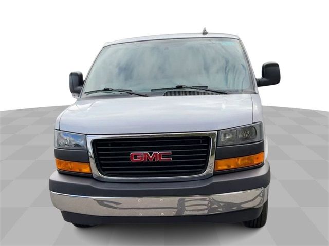 2021 GMC Savana Base