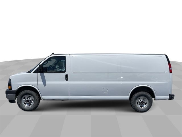 2021 GMC Savana Base