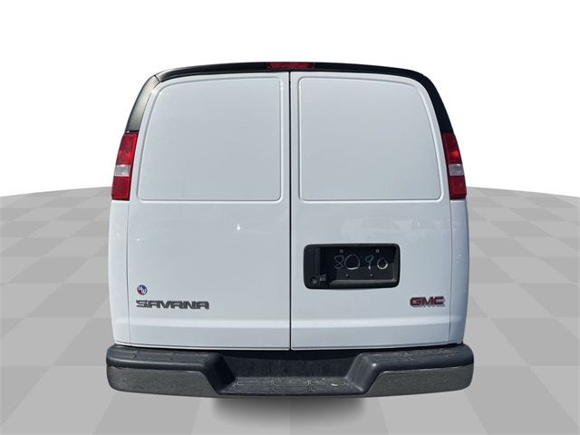 2021 GMC Savana Base