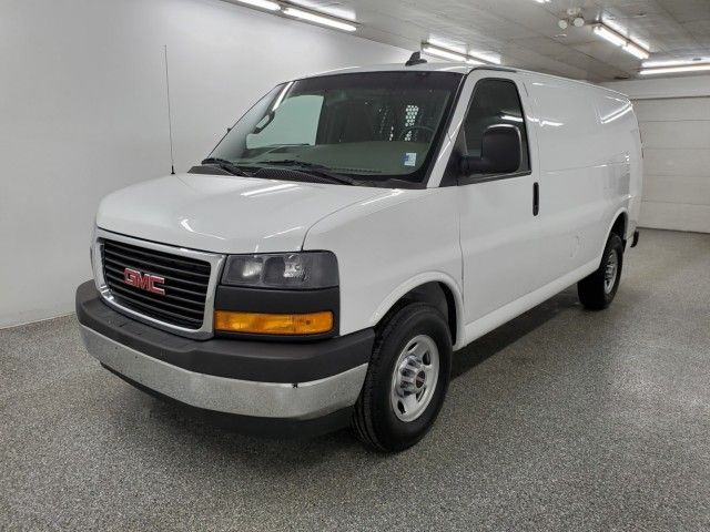 2021 GMC Savana Base