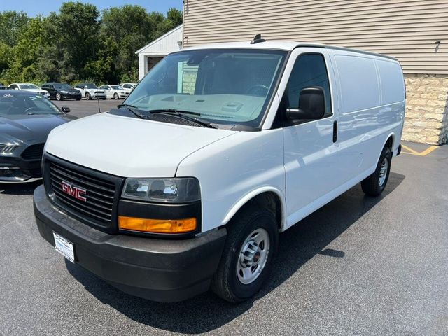 2021 GMC Savana Base