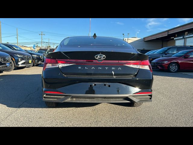 2021 Hyundai Elantra SE