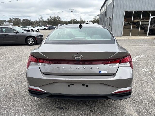 2021 Hyundai Elantra SE