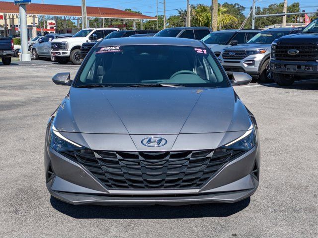 2021 Hyundai Elantra SE