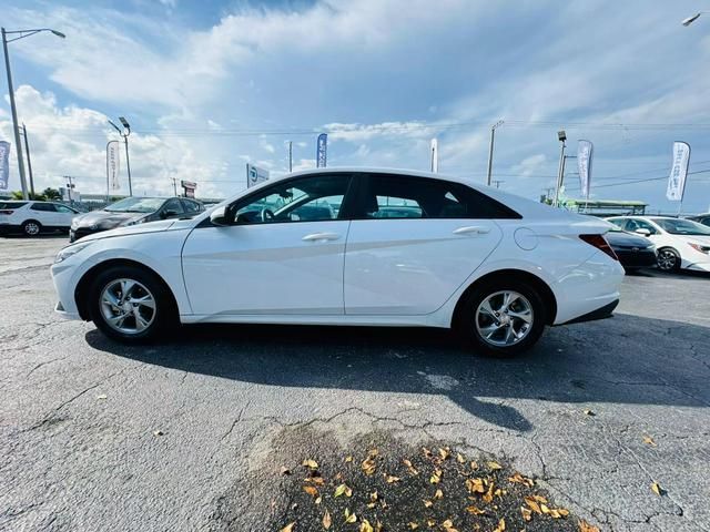 2021 Hyundai Elantra SE