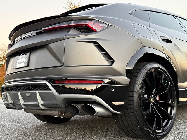 2021 Lamborghini Urus 