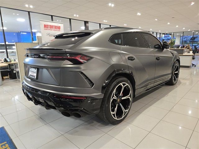 2021 Lamborghini Urus Pearl Capsule