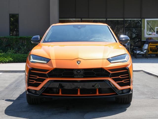 2021 Lamborghini Urus Pearl Capsule