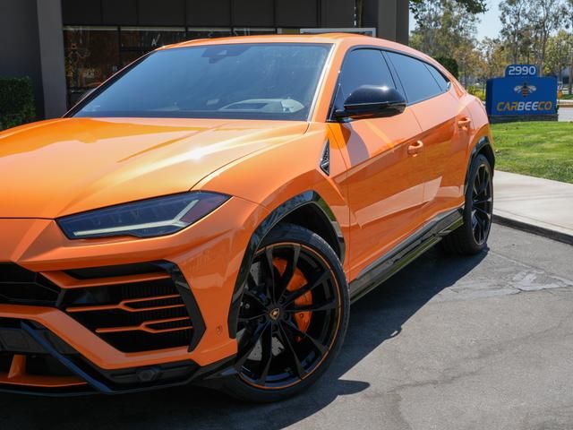 2021 Lamborghini Urus Pearl Capsule