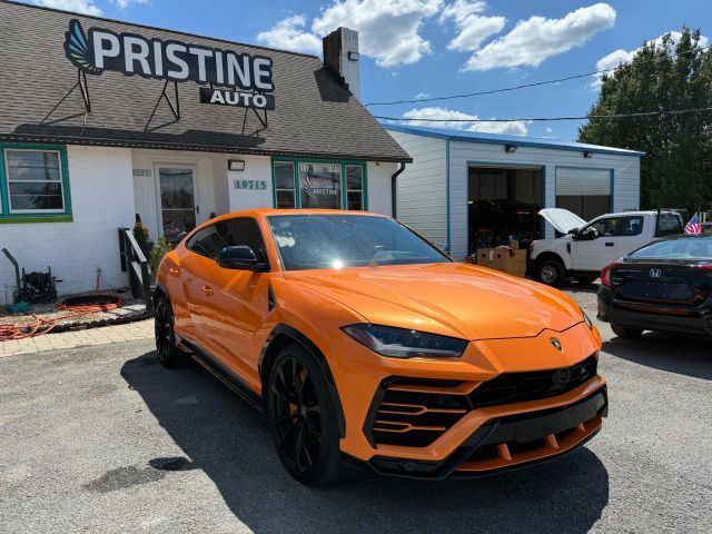 2021 Lamborghini Urus Pearl Capsule