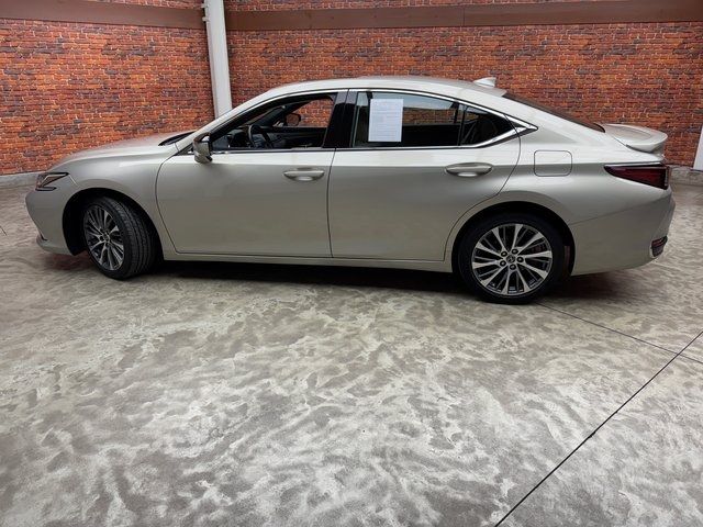 2021 Lexus ES 250