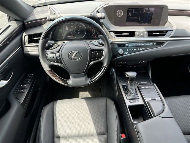 2021 Lexus ES 300h