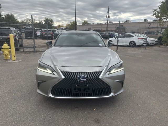 2021 Lexus ES 300h Luxury