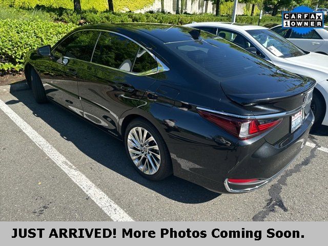 2021 Lexus ES 300h Luxury