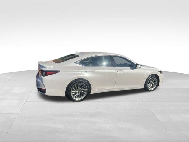 2021 Lexus ES 300h Luxury