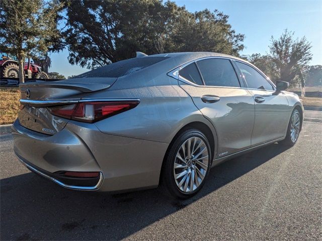 2021 Lexus ES 300h Ultra Luxury