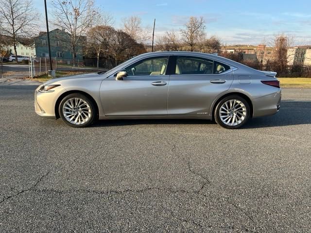 2021 Lexus ES 300h Ultra Luxury