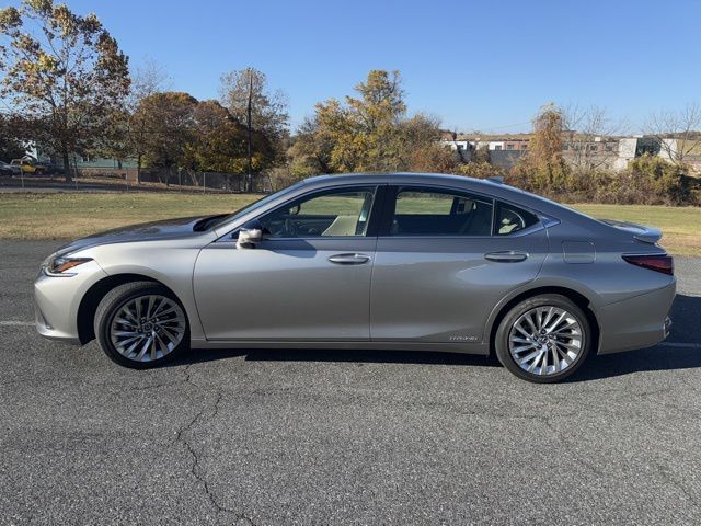 2021 Lexus ES 300h Ultra Luxury