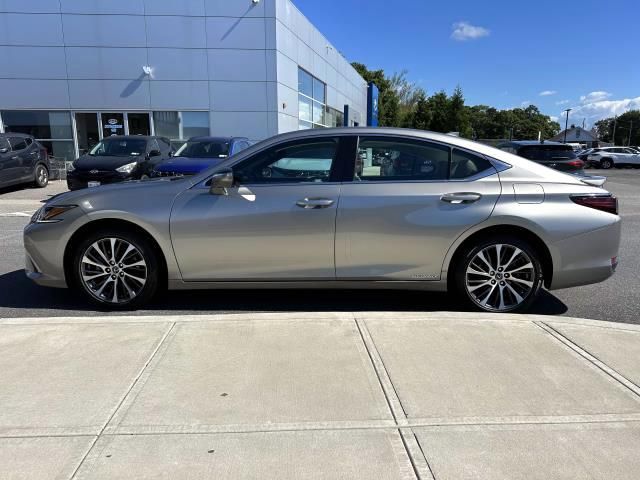 2021 Lexus ES 300h