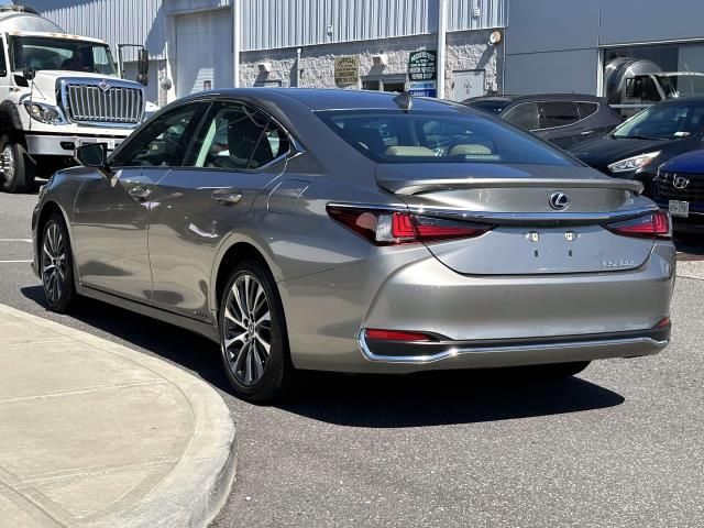 2021 Lexus ES 300h