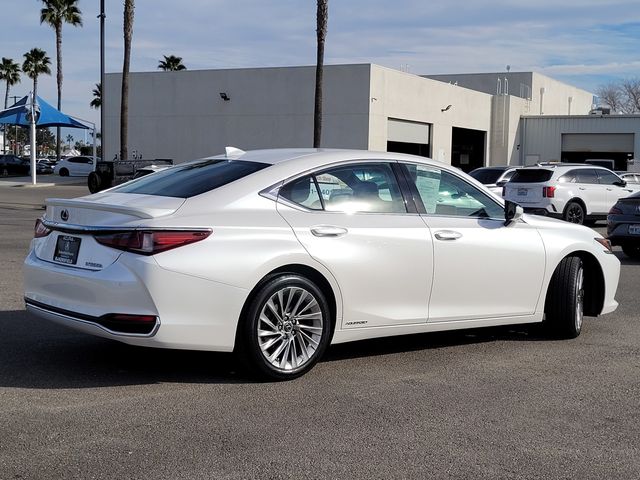 2021 Lexus ES 300h Luxury