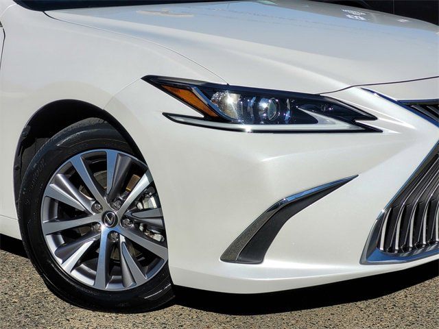 2021 Lexus ES 300h