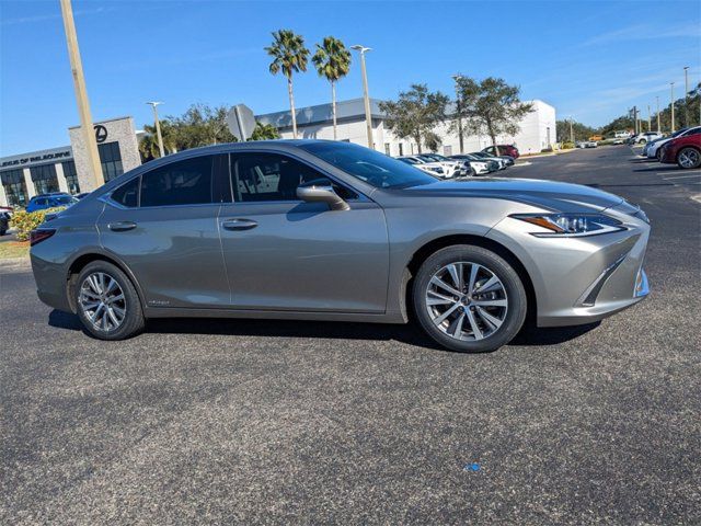 2021 Lexus ES 300h