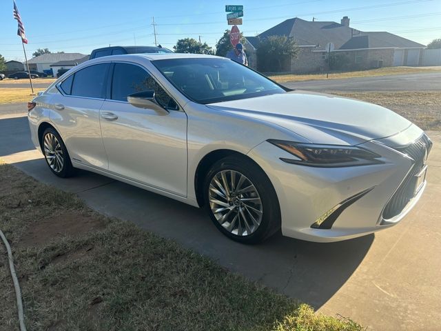 2021 Lexus ES 300h Ultra Luxury