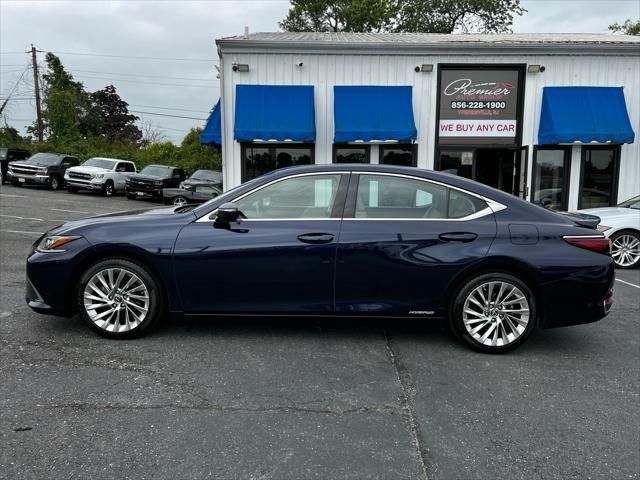 2021 Lexus ES 300h Luxury