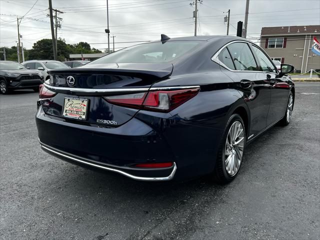 2021 Lexus ES 300h Luxury