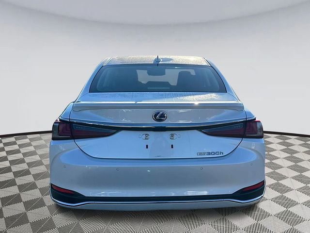 2021 Lexus ES 300h Luxury