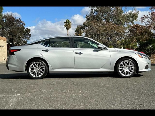 2021 Nissan Altima 2.5 SV