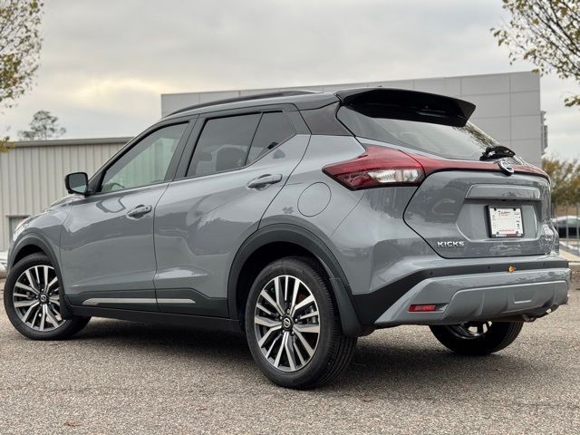 2021 Nissan Kicks SR