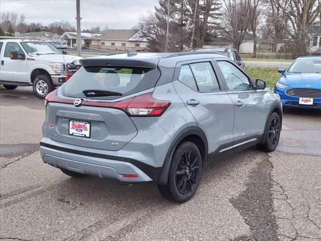 2021 Nissan Kicks SR