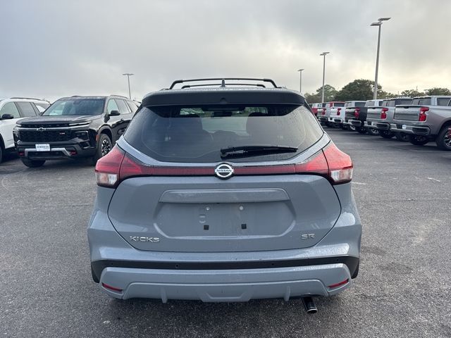 2021 Nissan Kicks SR