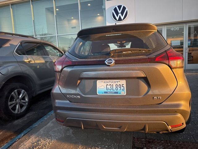 2021 Nissan Kicks SR