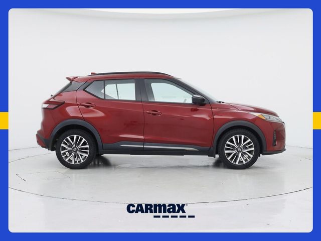 2021 Nissan Kicks SR