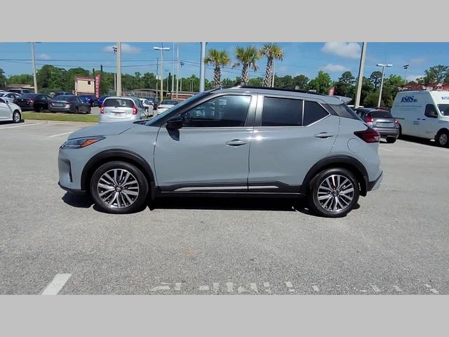 2021 Nissan Kicks SR