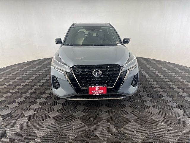 2021 Nissan Kicks SR