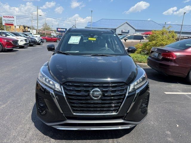 2021 Nissan Kicks SR