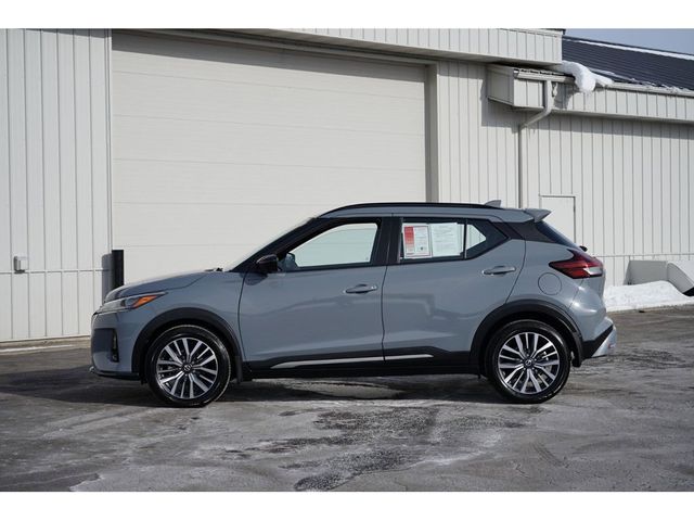 2021 Nissan Kicks SR