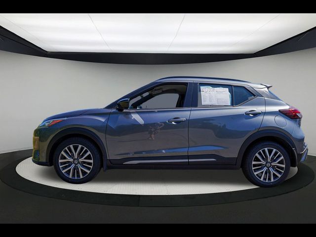 2021 Nissan Kicks SR