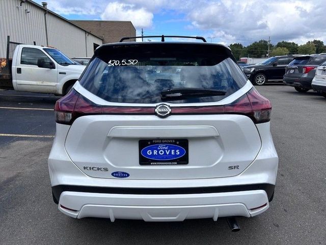 2021 Nissan Kicks SR